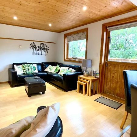 Spacious Primrose Lodge For 6 With Hot Tub At A Spa Resort Chudleigh 외부 사진