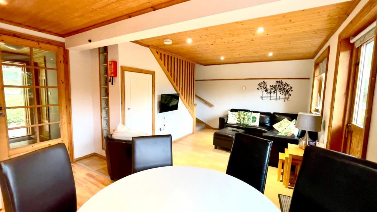 Spacious Primrose Lodge For 6 With Hot Tub At A Spa Resort Chudleigh 외부 사진