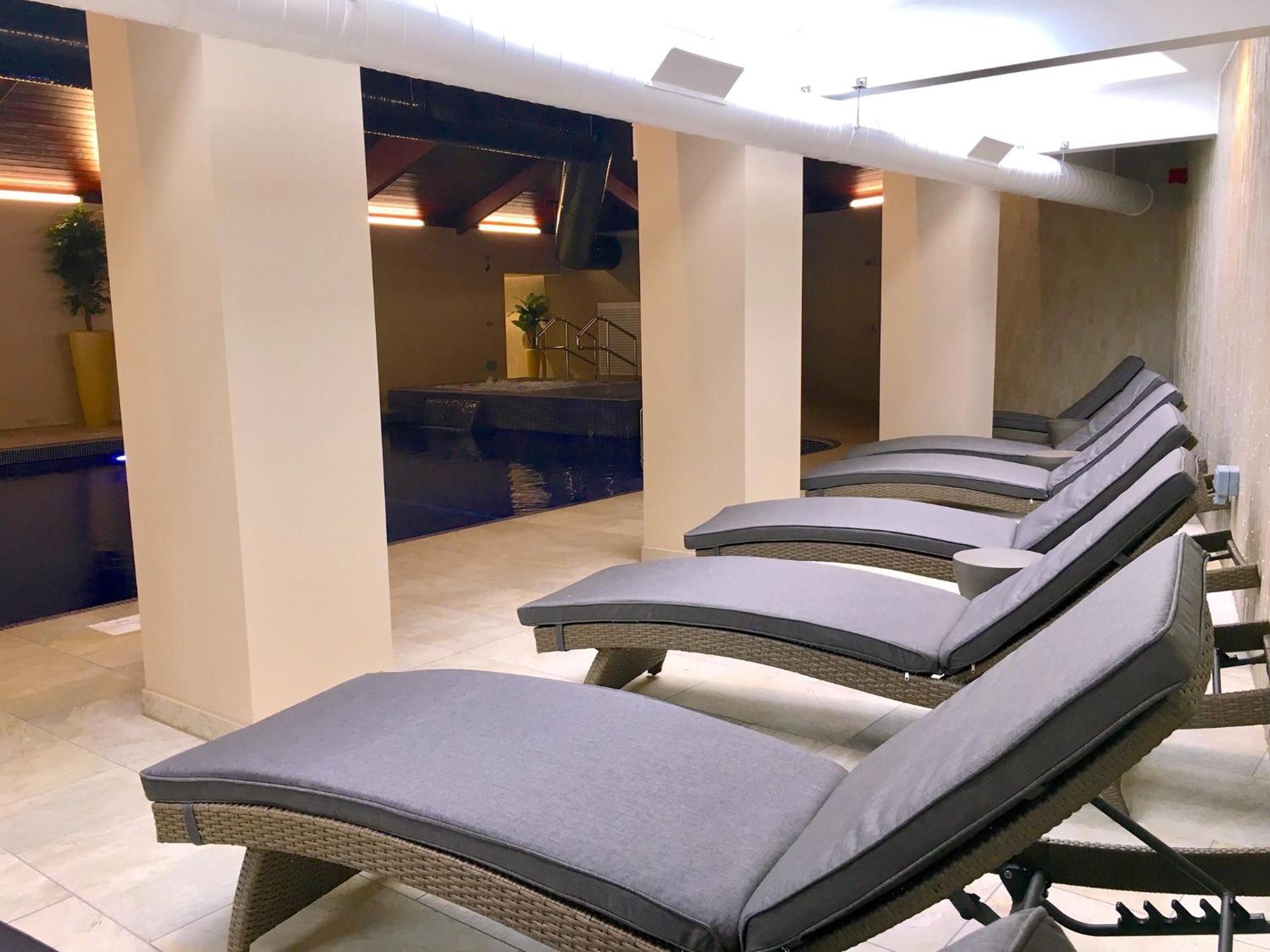 Spacious Primrose Lodge For 6 With Hot Tub At A Spa Resort Chudleigh 외부 사진