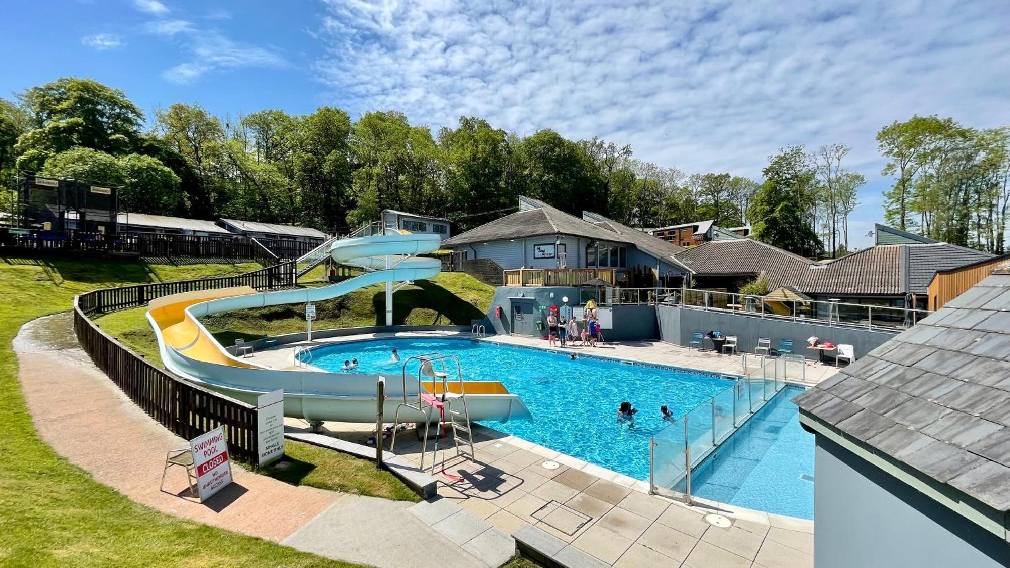 Spacious Primrose Lodge For 6 With Hot Tub At A Spa Resort Chudleigh 외부 사진